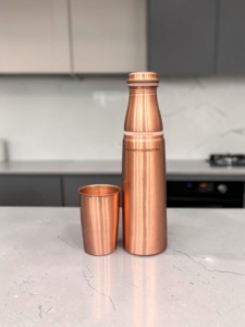 Carafe à eau en cuivre antimicrobienne avec gobelet, exportée par Indian exports international. (Cuivre pur certifié) - Product Image 1