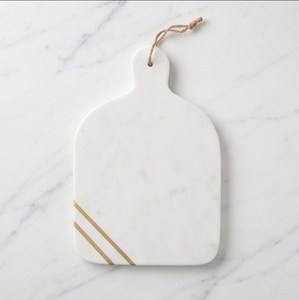 เขียงหินอ่อนสีขาวทรงสี่เหลี่ยมพรีเมียม พร้อมหูจับและลายเส้นสีทอง - Product Image 1