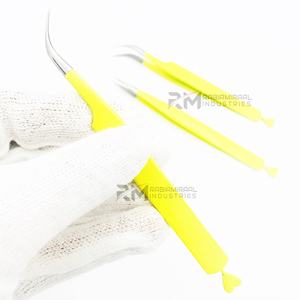 Pinzas para extensión de pestañas RMI Silver Tip con recubrimiento en polvo amarillo, juego de 2 pinzas con puntas diferentes: recta y curva. - Product Image 5