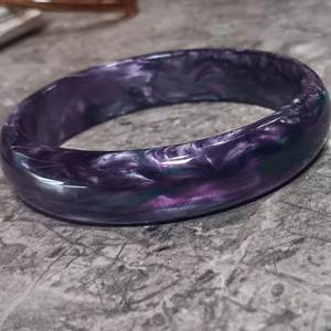 กำไลข้อมือเรซิ่นทำมือระดับพรีเมียม ดีไซน์คลาสสิก สีสันตามสั่ง เครื่องประดับแฟชั่นสำหรับผู้หญิง สวมใส่ได้ทุกวัน ของขวัญสำหรับงานปาร์ตี้ งานแต่งงาน และเทศกาลต่างๆ - Product Image 3