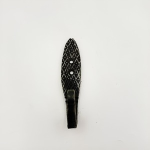 Vintage Siyah Dövme Demir Metal Kanca |   Ağır Hizmet Tipi Kareli Dokulu Duvara Monte Askı Kancası |   Dekoratif Demirci Eşyaları - Product Image 2