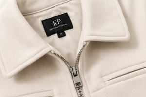 เสื้อแจ็คเก็ตบอมเบอร์ผ้าฟลีซสีเบจสำหรับผู้ชาย KP International คอปกพับได้ ปิดด้วยซิป สวมใส่สบาย ทรงปกติ เหมาะสำหรับฤดูใบไม้ร่วง - Product Image 3