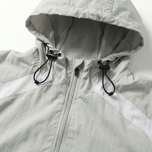 Conjunto de chándal ligero con capucha Survival Pro — Chaqueta cortavientos gris y blanca + pantalones cortos a juego |   Marca Privada OEM/ODM - Product Image 3
