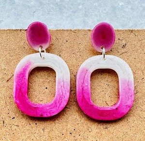 Boucles d'oreilles pendantes florales en résine époxy faites à la main, légères, bijoux tendance, accessoire de mode pour femmes, vente en gros - Product Image 4