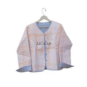 Veste matelassée confortable pour femmes, tricotée, imprimée, 100% coton biologique, boutonnière, fabrication artisanale indienne, design floral élégant vintage - Product Image 2