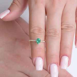 Anillo de Compromiso Único con Esmeralda, Estilo Vintage, Plata de Ley 925, Chapado en Oro de 14K, Regalo para el Mes de Mayo - Product Image 2