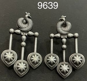 2025 diseñador de moda tradicional indio táctil latón oxidado pendientes último diseñador de moda con precios al por mayor para mujeres - Product Image 2