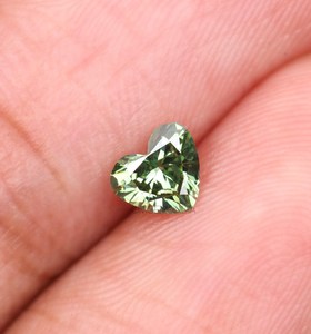 เพชรเม็ดเดี่ยวสีเขียวสวยงามทรงหัวใจ น้ำหนัก 2.0 กะรัต เพชรเพาะเลี้ยงสีเขียวแฟนซี เพชรเม็ดเดี่ยว IGI VVSVS1 เพชรเติมเพชร - Product Image 3
