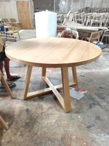 โต๊ะอาหารไม้สักแท้ทรงกลมสไตล์อินโดนีเซีย พร้อมฐานโลหะเคลือบทอง - Product Image 3