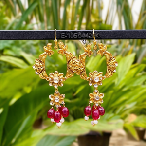 Boucles d'oreilles Jhumki plaquées or de style ethnique avec pierres Pota et perles, pendantes en forme de pompon et de fleur, et boucles d'oreilles créoles à breloques - 10574442PK - Product Image 3