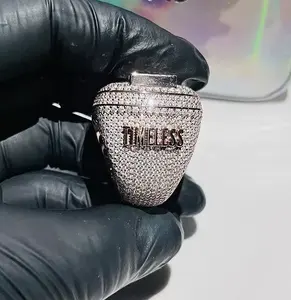 Anillo de Compromiso con Letra Personalizada de 5 Quilates con Moissanita para Mujer en Plata de Ley por Tishya Diamond - Product Image 6