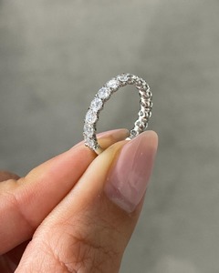 Ensemble de bagues de mariage en diamant ovale de 3,5 carats cultivé en laboratoire, or blanc 14 carats, halo caché, bague de fiançailles cathédrale avec alliance assortie - Product Image 3