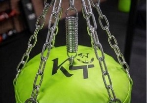 กระสอบทรายชกมวย/คิกบ็อกซิ่ง KLTW INT'L K4 สีเขียว ทำจากหนัง PU คุณภาพสูง ทนทาน เติมทรายได้ ปรับความสูงได้ เหมาะสำหรับการฝึกซ้อมในยิมสำหรับผู้ใหญ่ - Product Image 3
