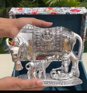Vaca y ternero bañados en plata con embalaje en caja de regalo - Product Image 1
