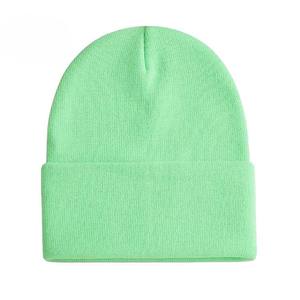 Bonnet en tricot à rayures ombrées avec mélange de couleurs personnalisées pour les détaillants de mode, les marques de vêtements et les fournisseurs en gros de couvre-chefs d'hiver - Product Image 2