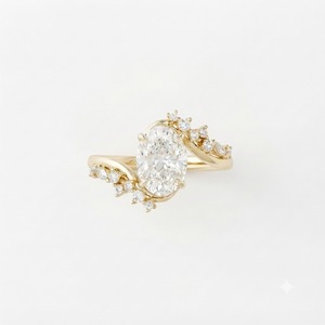Anillo de compromiso con diamante de laboratorio de corte ovalado VVS1 E de 2 quilates, montura de garra con banda cruzada y piedras de acento redondas y marquesa en racimo - Product Image 1