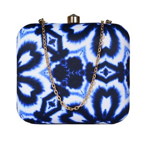 Pochette bleue à imprimé Ikat, cadre métallique, étui rigide, finition satinée numérique avec doublure en soie brute et fermoir en cristal - Product Image 1