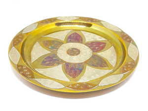 Assiette de service ronde en métal plaqué or et argent avec incrustation florale, idéale pour la décoration de table de mariage et d'événements - Product Image 2