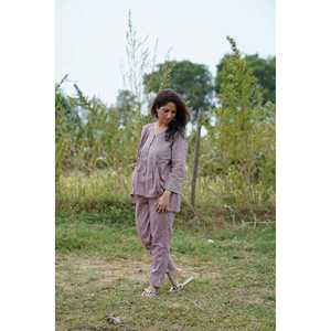 Conjunto de 2 piezas de traje elegante color malva para mujer - Product Image 2