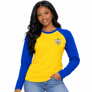 T-shirt Raglan Femme Sigma Gamma Rho Sorority – Décontracté, Bleu et Or Contrastant, Manches Longues, Broderie du Blason, Color Block - Product Image 1