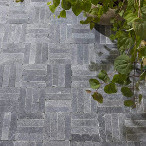 Dalles de pierre bleue naturelle de qualité supérieure pour un design de sol en chevrons de luxe et un pavage de terrasse sur mesure - Product Image 1