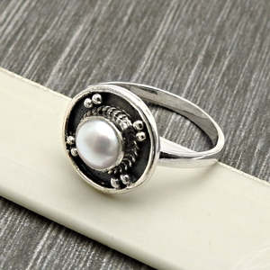 Bague délicate en argent sterling 925 pour femmes, faite à la main, bague de guérison avec perle naturelle, bagues bohèmes solides, prix en gros - Product Image 2