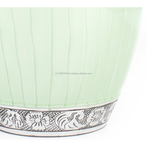 Urnes décoratives en métal, faites à la main, design imprimé unique, en vente - Product Image 3