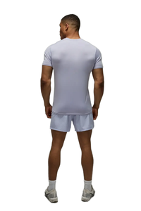 T-shirt d'entraînement élégant avec tissu respirant à séchage rapide, construction extensible, manches courtes confortables, idéal pour la gym et le fitness - Product Image 3