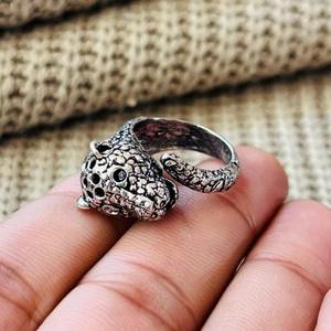 Bague Gothique Léopard en Laiton, Plaqué Argent Oxydé, Style Animalier Punk Biker, pour Hommes, Certifiée Silver Eye, Vente en Gros - Product Image 3