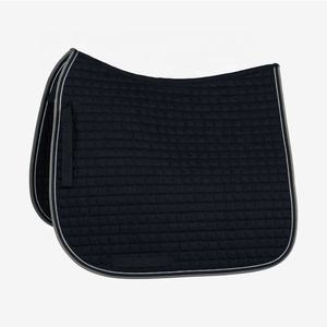 Tapis de selle de protection polyvalent pour chevaux, adapté au dressage, à l'équitation anglaise et au style western, avec rembourrage en polyester et doublure en polycoton. - Product Image 1