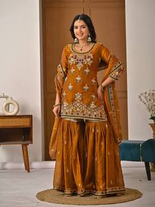 Ensemble ethnique pour femme en soie Fandy lourde avec haut orné de sequins de 5 mm et de broderies, manches longues, et ensemble assorti Sharara Palazzo et Dupatta - Product Image 6