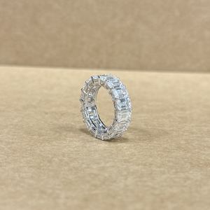 Bague d'éternité de luxe en or blanc 14 carats avec diamants taille émeraude LGD, poids total 12,21 carats, bijou de créateur pour mariage et anniversaire - Product Image 4