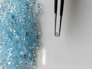 Topaze bleue naturelle 3 mm, taille carrée, pierres précieuses en vrac pour la fabrication de bijoux - Product Image 1