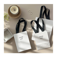 LOGO personnalisé Nouveau sac en papier tendance simple, Sac à main d'emballage de vêtements élégant de luxe de haute qualité, Sac de transport pour le shopping