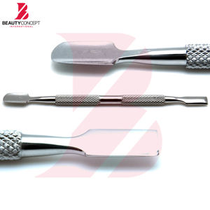 Meilleur produit : Outils de manucure et pédicure personnalisés avec logo imprimé – 4 pièces (pousse-cuticules, cuillère, coupe-ongles, lime) - Product Image 3