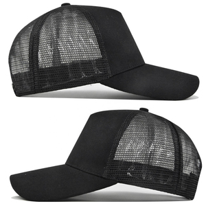 Gorra Trucker Unisex Clásica Negra de Malla, Premium, Transpirable, con Frente de Espuma Lisa, Estilo Béisbol, con Cierre Ajustable - Product Image 1