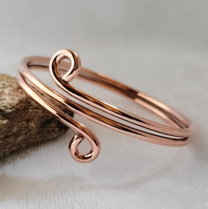 Pulsera de Cobre Sólido de Alta Resistencia con Acabado Pulido Liso, Doble Capa, Diseño de Espiral y Extremo Ajustable - Product Image 4