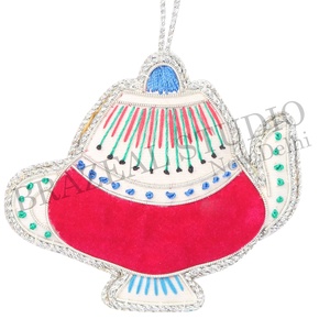 บรีซีล สตูดิโอ งานฝีมือทำมือ ของตกแต่งต้นคริสต์มาสแบบกำหนดเอง ผ้ากำมะหยี่ ผ้าซาติน ประดับลูกปัด ปักลายด้วยด้ายสีทอง ผลิตจากโรงงาน - Product Image 2