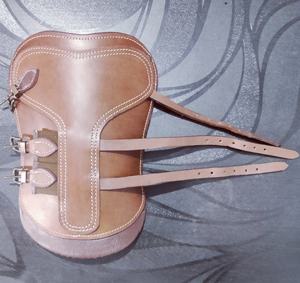 Botas protectoras de cuero con buje de caballo, con relleno suave - Product Image 2