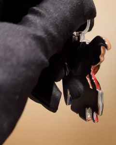 Colgante de Lujo de Personaje de Dibujos Animados 3D con Incrustaciones de Moissanita VVS, Bañado en Oro de 18K y Esmalte sobre Plata de Ley 925, Joyería Hip Hop - Product Image 3