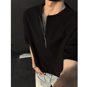 T-shirt gaufré à demi-zip pour homme, imprimé sérigraphié, coupe ample, manches courtes, motif uni, idéal pour l'été - Product Image 6