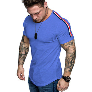 T-shirt homme vert olive coupe ajustée à manches courtes col rond avec bordure rayée contrastante en tricot décontracté - Product Image 6