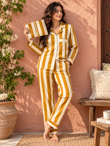 Ensemble de pyjama pour femme en jaune moutarde à rayures imprimées faites à la main |   Vêtements de nuit été automne |   Chemise et pantalon en coton 100% coupe décontractée - Product Image 1
