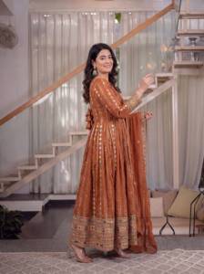 Casual Knee-Length Pakistani Salwar Kameez Dupatta Women Designer Suit Featuring Quick Dry Wrinkle Free Features Faux Georgette - Product Image 4