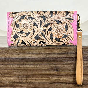 Cartera larga tipo clutch de cuero genuino hecha a mano con diseño de cartas de póker, con estampado floral rosa, con protección RFID y correa para la muñeca, para mujer, OEM ODM. - Product Image 5