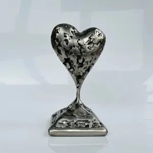 Escultura metálica ecológica con un intrincado diseño de hojas, diseñada para la entrada de un resort, para realzar una estética inspirada en la naturaleza. - Product Image 1