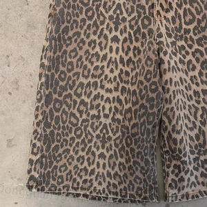 Pantalones Cortos de Mezclilla con Estampado de Leopardo Personalizados para Hombre, Holgados, Estilo Jorts, Denim Pesado de 15oz, Ropa Urbana - Product Image 2