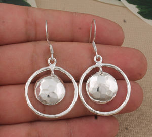 Boucles d'oreilles pendantes en argent sterling 925, motif floral ajouré exquis, style palais antique, bijoux de luxe pour mariage - Product Image 3