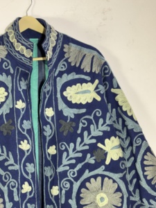 Giacca Blu Scuro Ricamata Stile Suzani |   Cotone |   Cappotto in Stile Suzani |   Top Boho Indigo con Apertura Frontale - Product Image 3