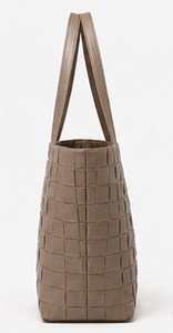 Sac fourre-tout d'épaule de luxe fait main en cuir véritable tressé couleur unie pour femme, idéal pour l'été et la plage, en polyester de qualité supérieure - Product Image 3